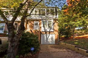 Cozy 3 bedroom and 2 and half bath Townhouse